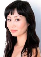 Сьюзан Пак 	Джинджу Сёнг